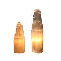 Lampada di selenite a torre con lampadina