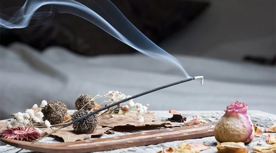 Bruciatore di incenso in pietra nera + resina Copal da bruciare | Leroy Merlin
